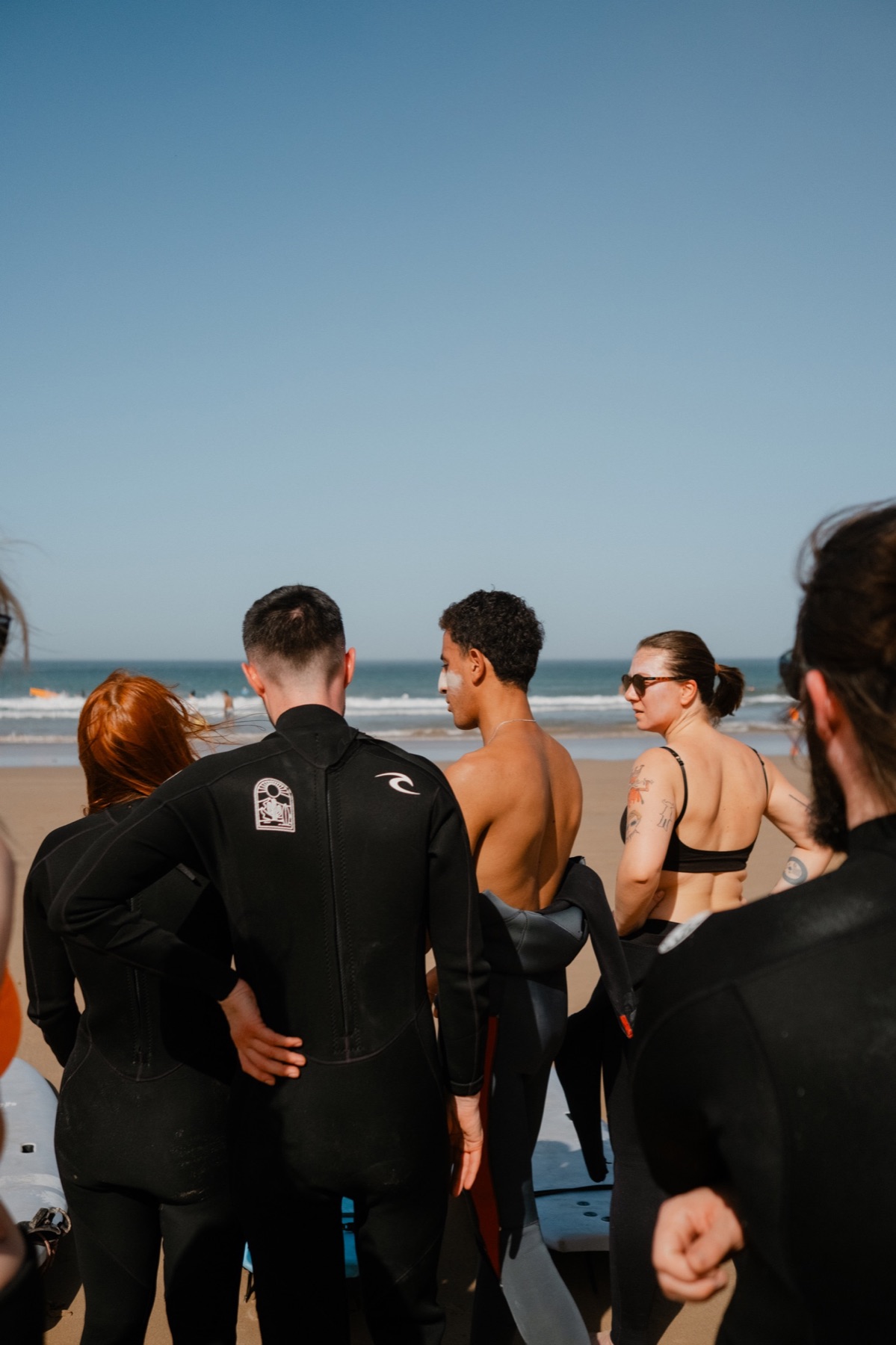 Surf briefing on the beach