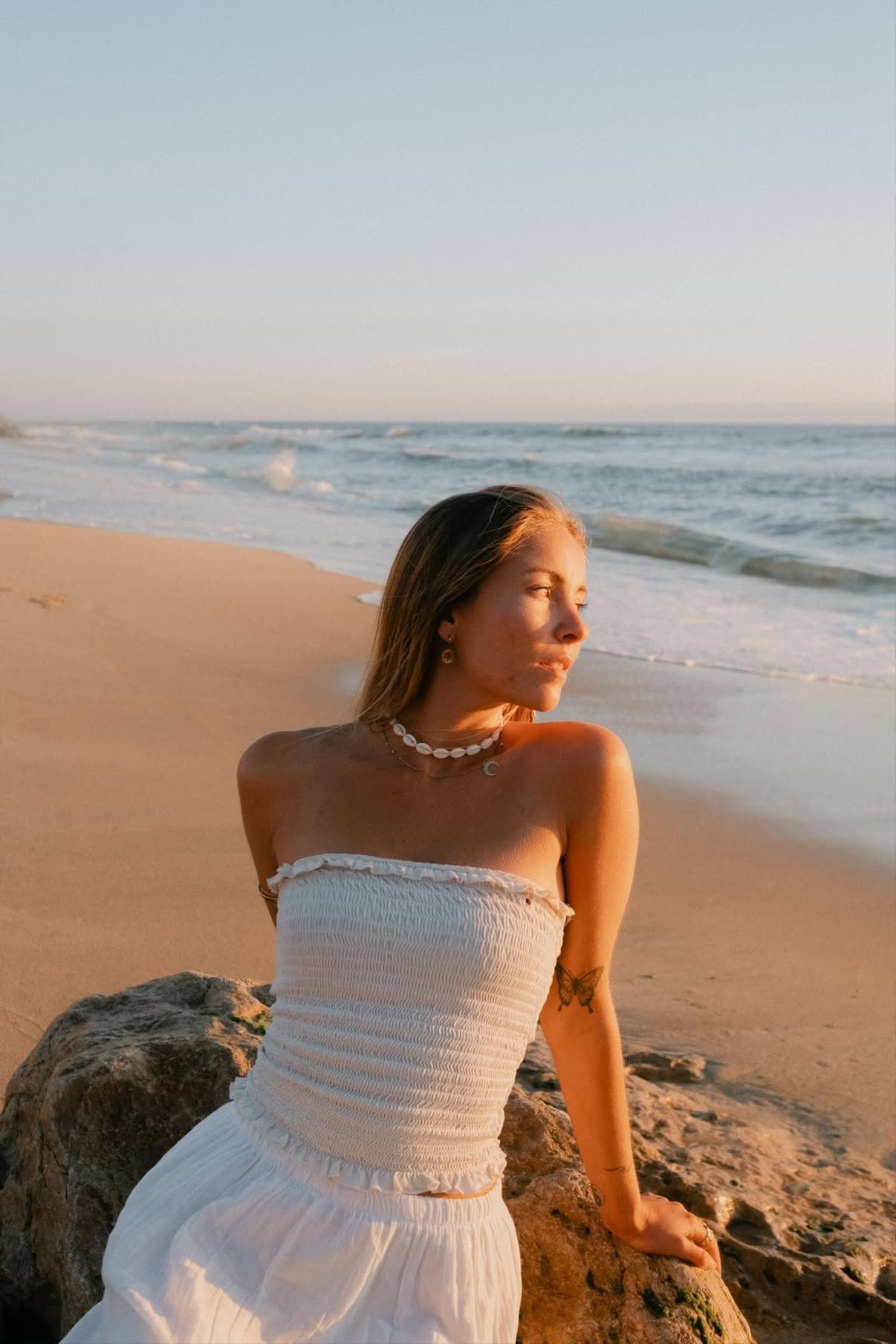 Golden-hour portrait beside the sea by Suso Garcia
